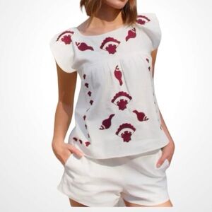 NEVER A WALLFLOWER NEW Embroidered Seashell Top Size Small